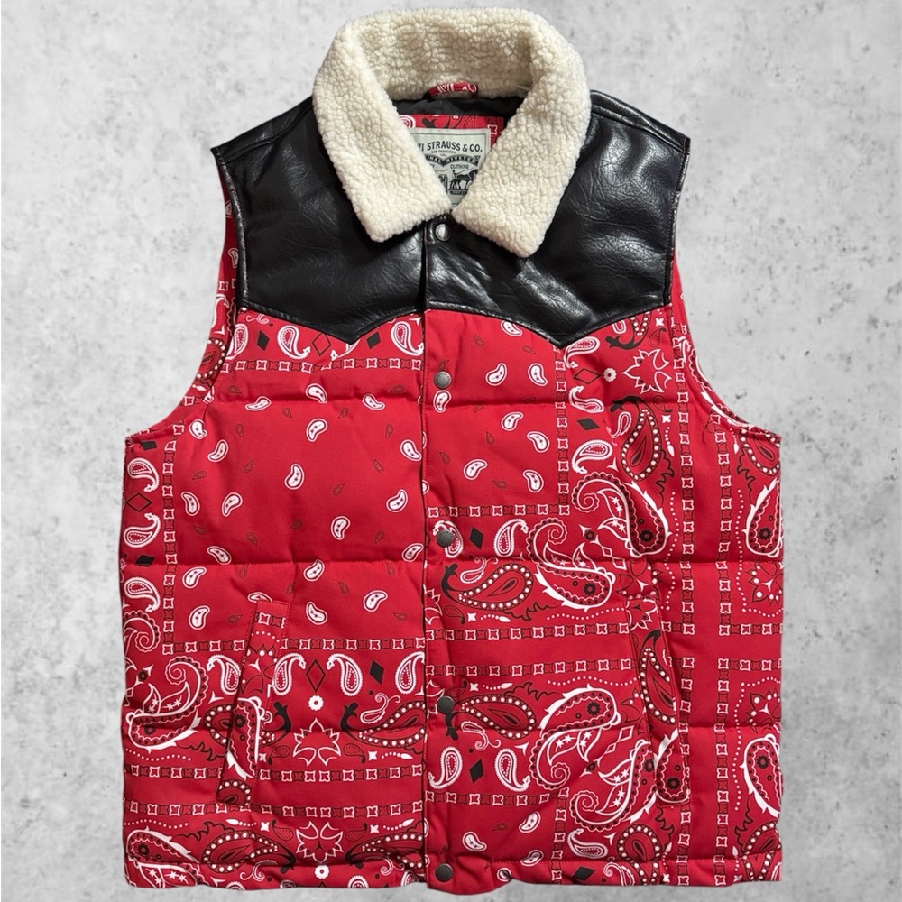 Levi's Bandana Print Puffer Vest NWOT Red Paisley Sherpa Western Yoke Medium